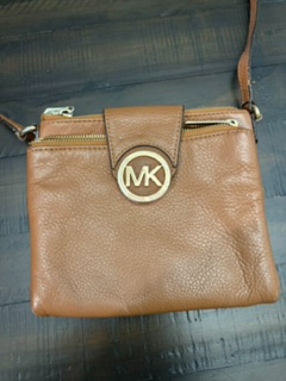 Michael Kors cross-body purse 1/2"